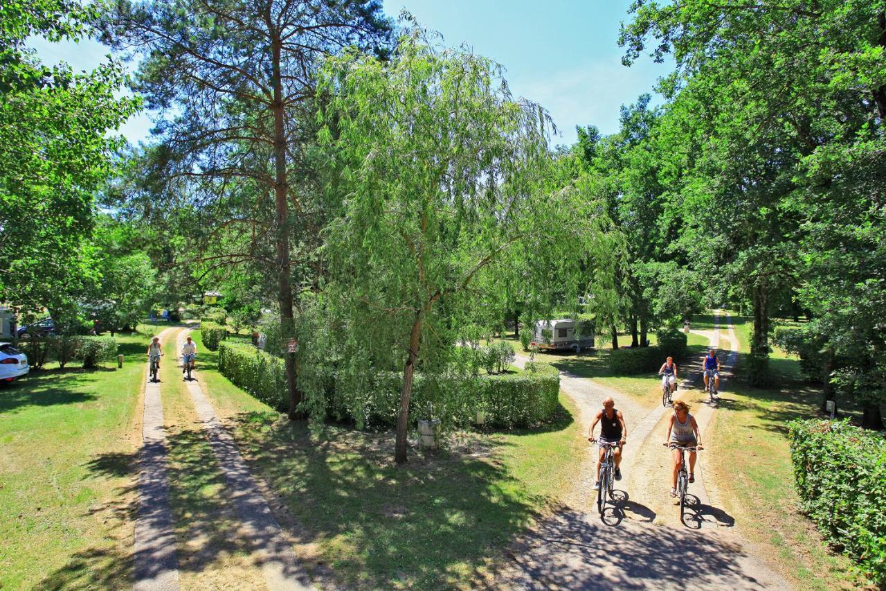 Отель Le Plein Air Des Bories Carsac-Aillac Экстерьер фото